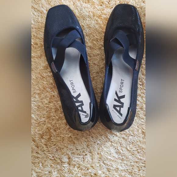 Ann Klein Sport Women's Black Flats. Size 10 Worn Once...Like New - Picture 3 of 3